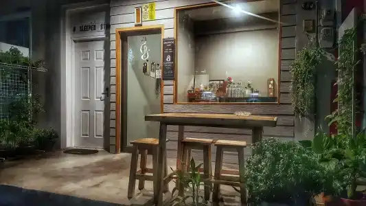 8 Sleeper Street Hostel - 26
