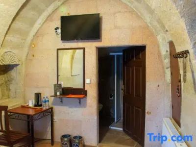 Caravanserai Cave - 280