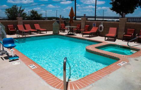 Best Western Plus San Antonio East Inn & Suites - 17