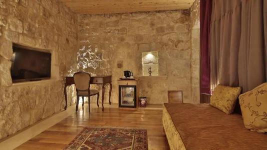 Golden Cave Suites - 106