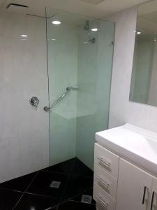 Outrigger Burleigh - 124