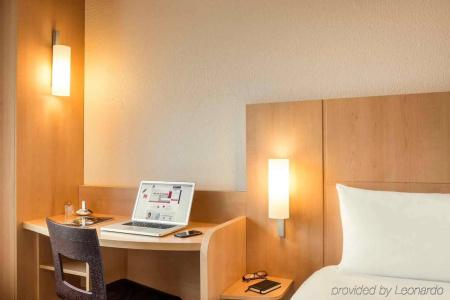 ibis Paris Coeur d'Orly Airport - 4