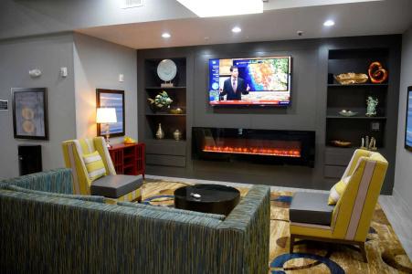 Best Western Plus Airport Inn & Suites - 4