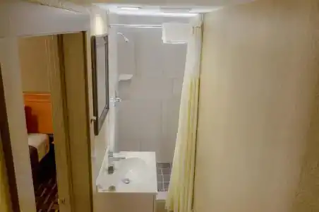 Relax Inn - - 17
