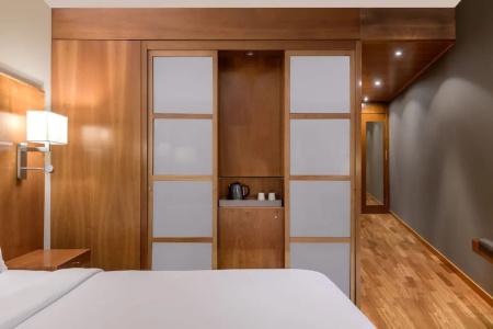 Ac Aitana By Marriott - 9