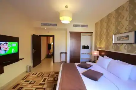 City Rose Suites - 108