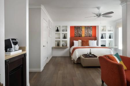 Triada, Autograph Collection - 44