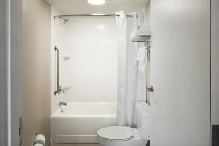SpringHill Suites by Marriott Virginia Beach Oceanfront - 11