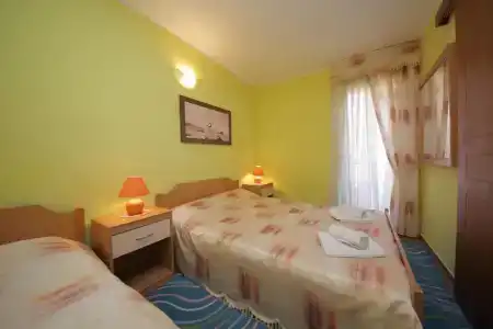 Tamara - 33