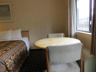Days Inn by Wyndham Anaheim West - 16