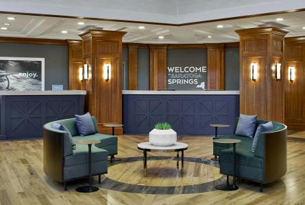 Hampton Inn and Suites Downtown - 2