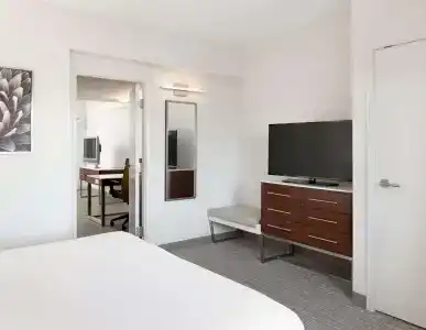 DoubleTree Suites by Hilton Phoenix - 3