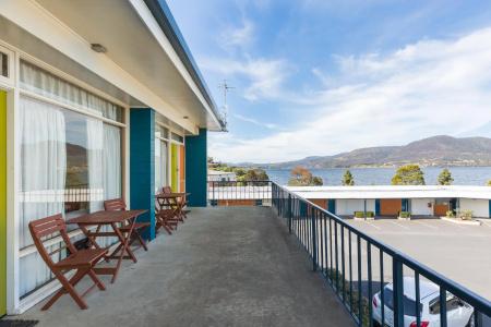 Riverfront & Villas - 45