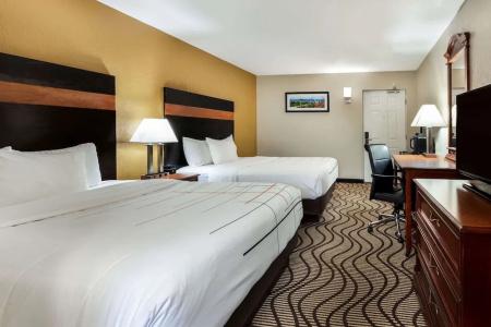 La Quinta Inn by Wyndham near Cedar Point - 39