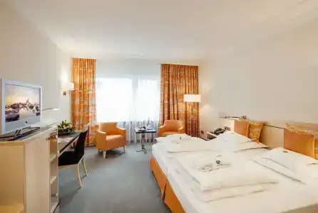 Bayerischer Hof - 50