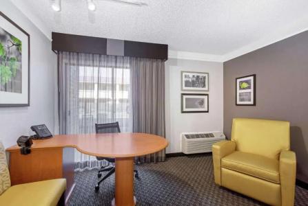 La Quinta Inn by Wyndham Tucson East - 26