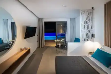 Zoes & Suites - 249