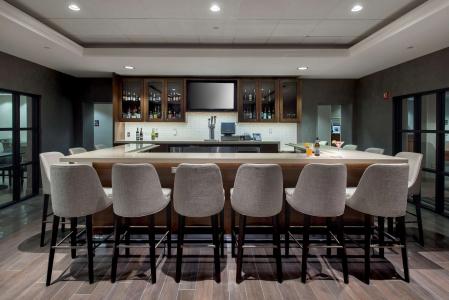 Hampton Inn Boston Logan Airport - 18