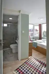 Sofia Corner - 108
