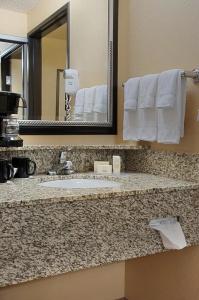 Courtyard by Marriott - 39