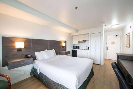 Baymont INN & Suites by Wyndham - 43