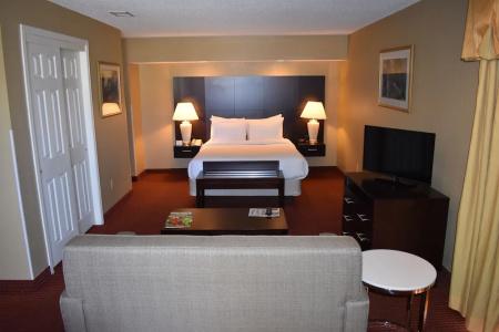 Hawthorn Suites East - 84
