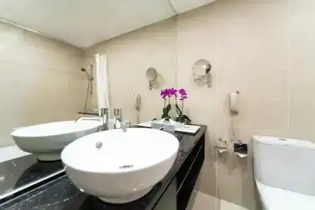 Royal @ Queens (SG Clean, Staycation Approved) - 8