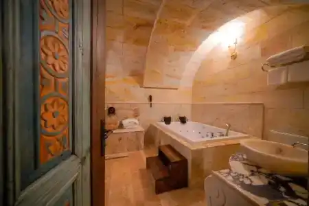 Serenus Cave Suites - 98