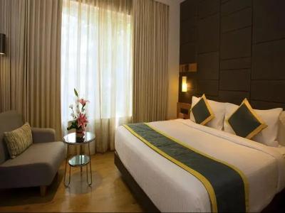 Fountain Tree By Tgi - 16