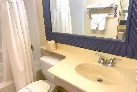 Ramada by Wyndham Los Angeles/Wilshire Center - 7