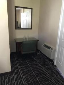 Economy Inn - 10