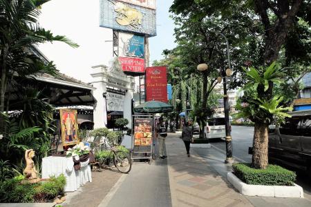 Silom Village Inn - 11