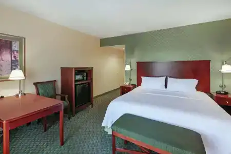 Hampton Inn & Suites West - 84