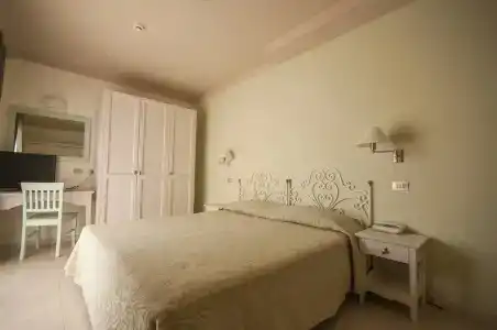 Blu Laconia Village - 11