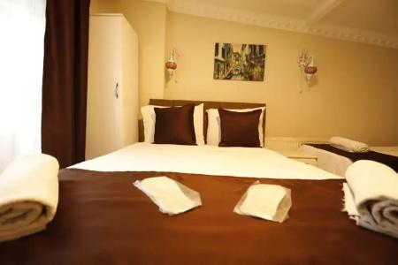 Nezahat Sultan Apart - 63
