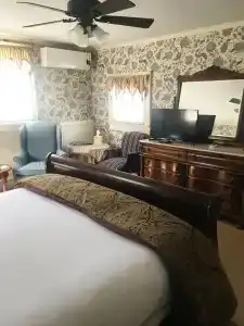 Albemarle Inn - - 4
