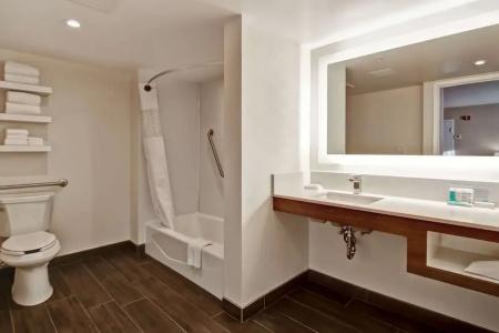 Hampton Inn & Suites by Hilton-Airport - 66