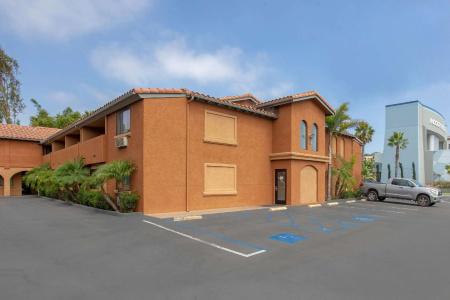 Quality Inn & Suites Oceanside Near Camp Pendleton - 32