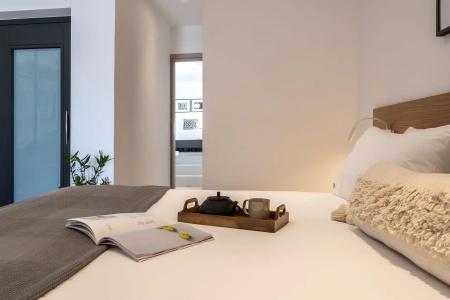 Melo Athens - 171