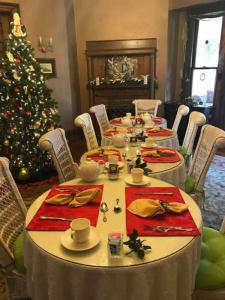 Albemarle Inn - - 20