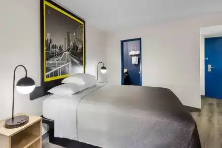 Super 8 by Wyndham Chicago IL - 4