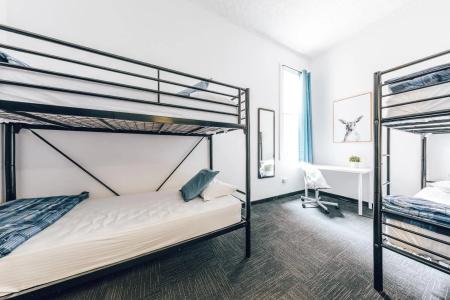 Maze Backpackers - - 25
