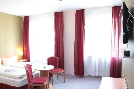 Holl - 63