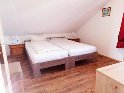 Oyer Hof - 1