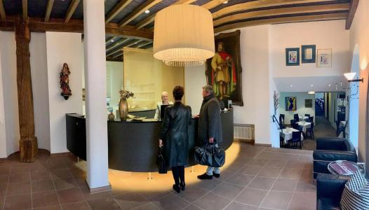 Domhof - 4