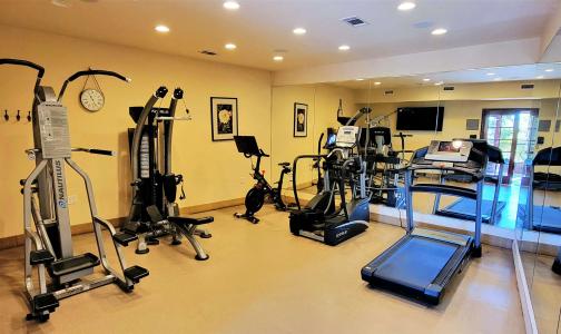 Best Western Plus Sunset Plaza - 18