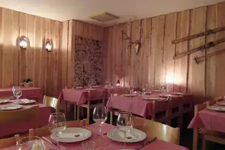 St. Moritz Youth Hostel - 11