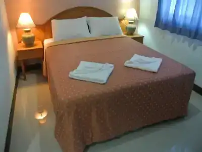 Silla Patong Hostel - 52