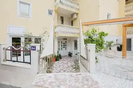 Budva Inn Guest House - 37
