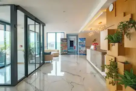 Royal Blue & Residences - 5